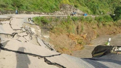  विपी राजमार्गमा एम्बुलेन्ससमेत चल्न नसक्दा एम्बुलेन्स मै २ जना विरामीको मृत्यु 